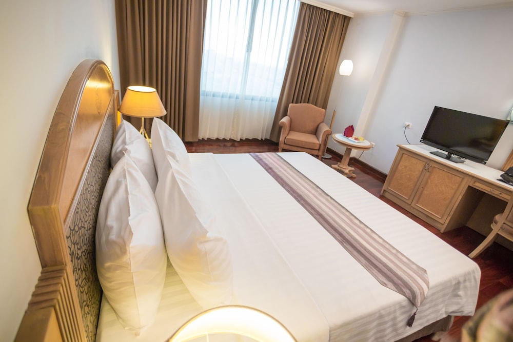 Grand Tower Inn Rama VI 16/70