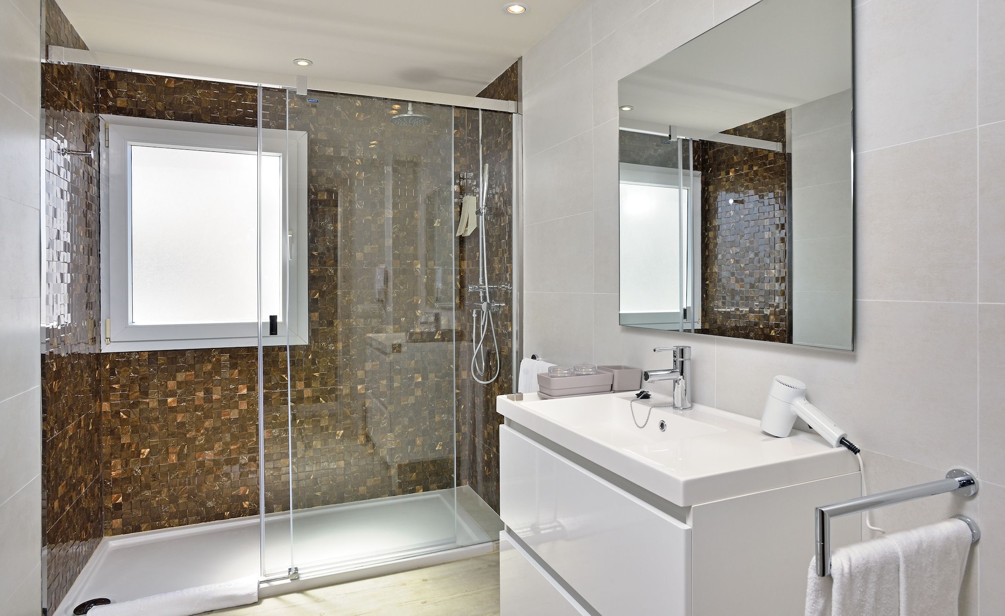 Beach House, Suite، Innside by Melia Wave Calvia 7/9