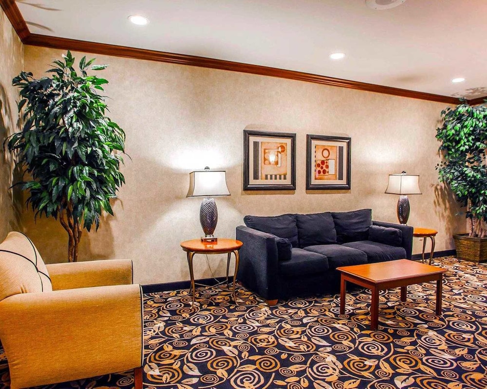 Comfort Inn & Suites Grinnell near I-80 25/32