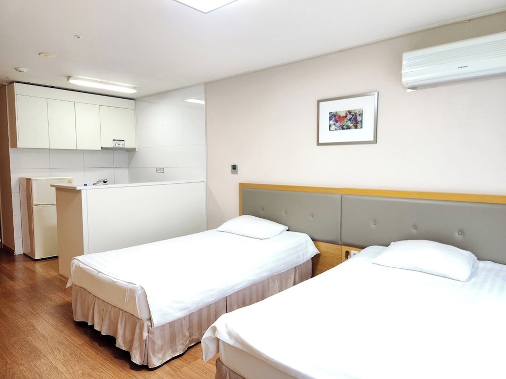 Willow, Twin Beds, 2 Futon Beds