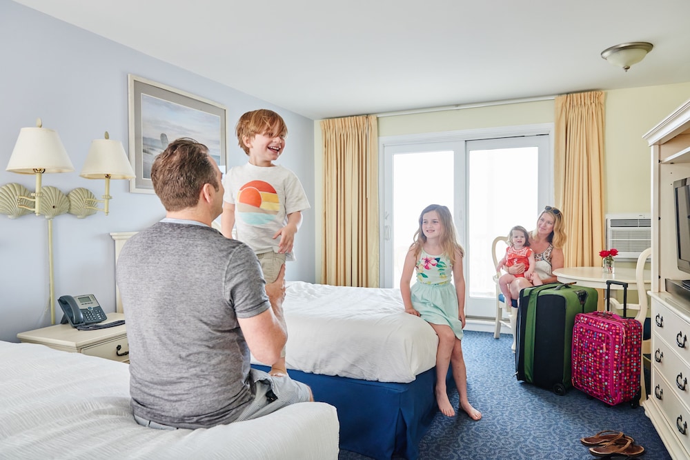Drifting Sands Oceanfront Hotel 46/70