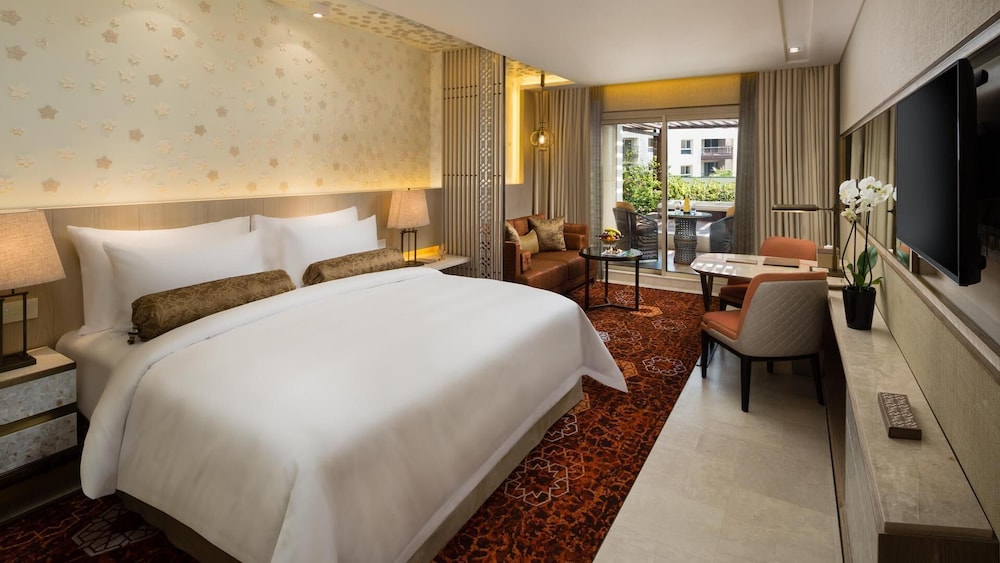 Signature, King Bed, Resort View, Jetted Tub