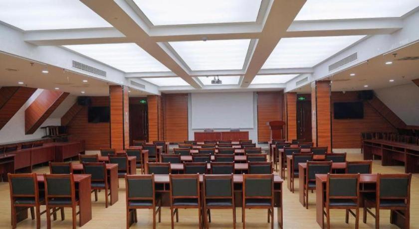 GreenTree Inn Luoyang Train Station Zhuangyuanhong Road Hotel 36/44