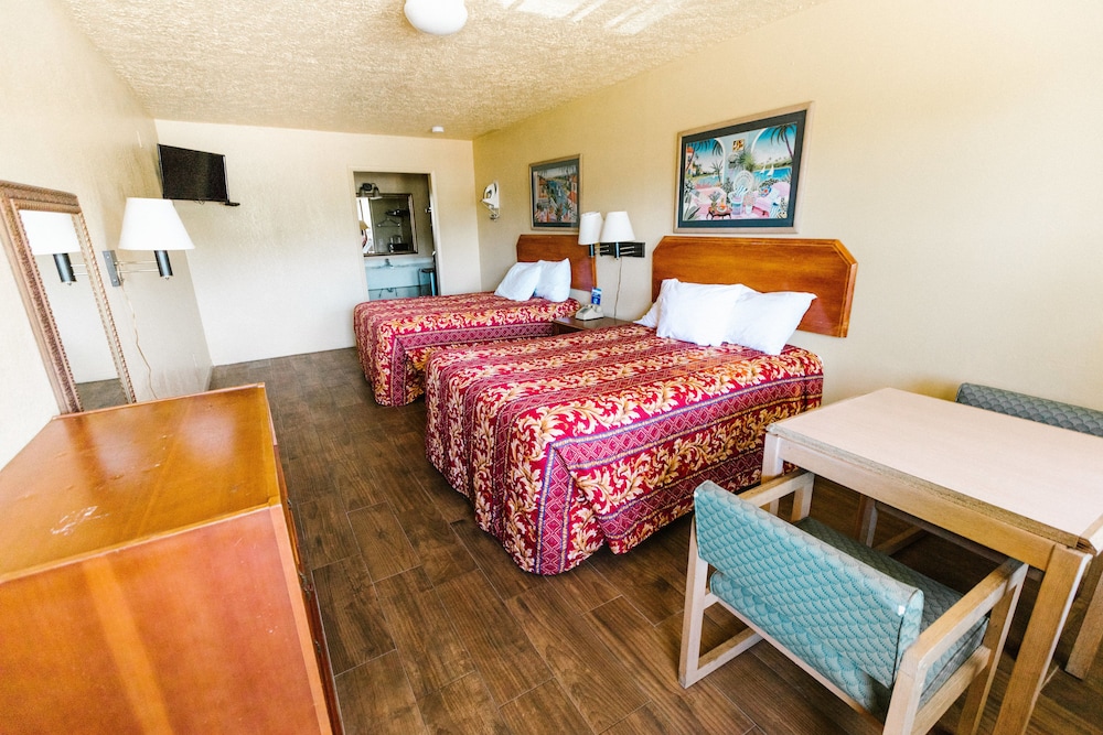 Summer Breeze Motel 32/52
