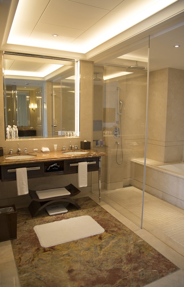 THE OKURA PRESTIGE TAIPEI 3/82