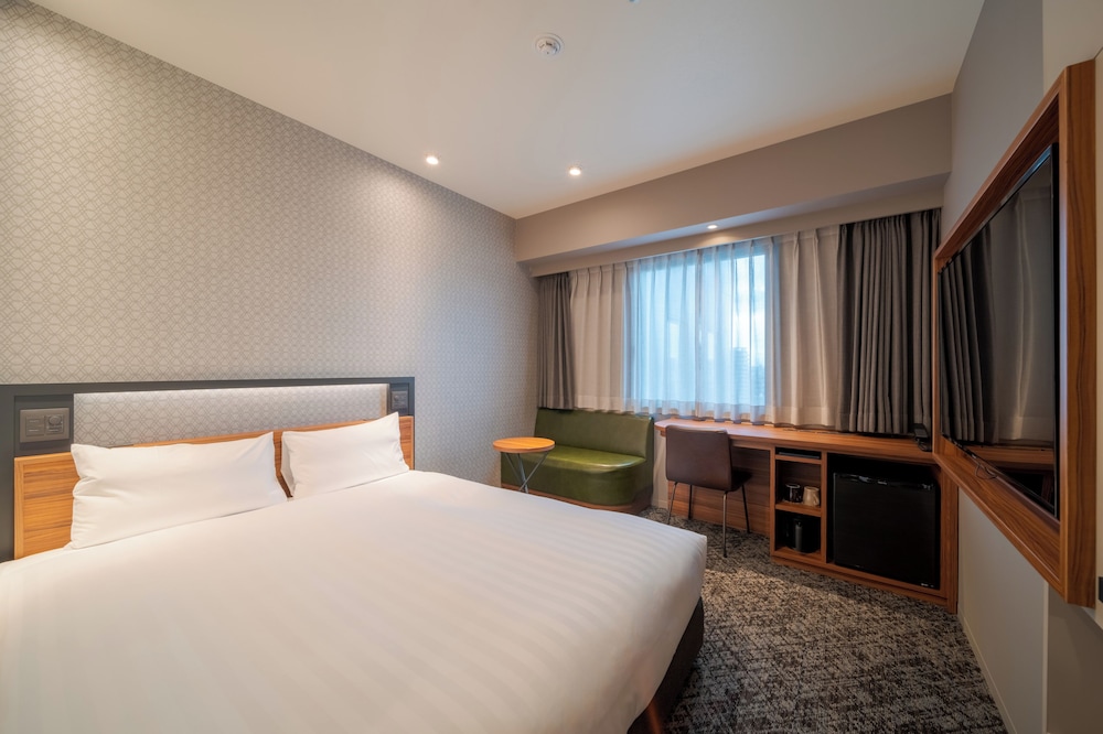 ROOM, DOUBLE BED