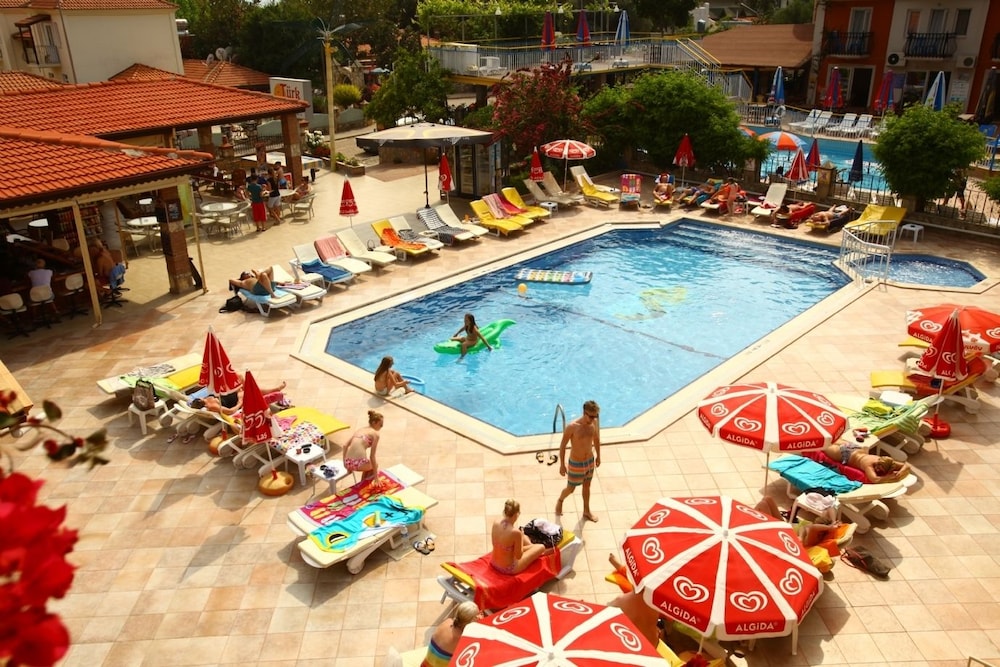 Turk Hotel 42/46