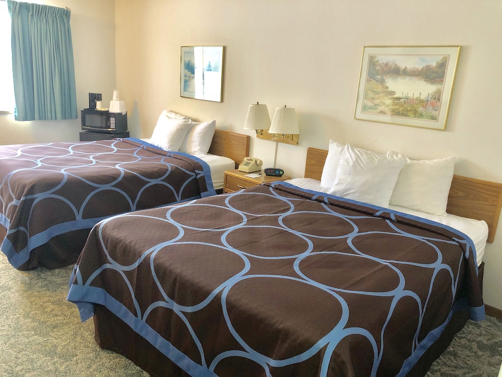 Super 8 By Wyndham Escanaba 20/39