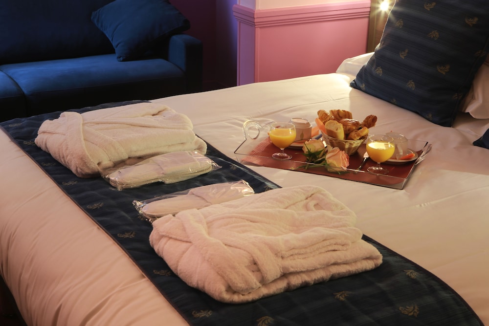 Hotel Poussin 30/58