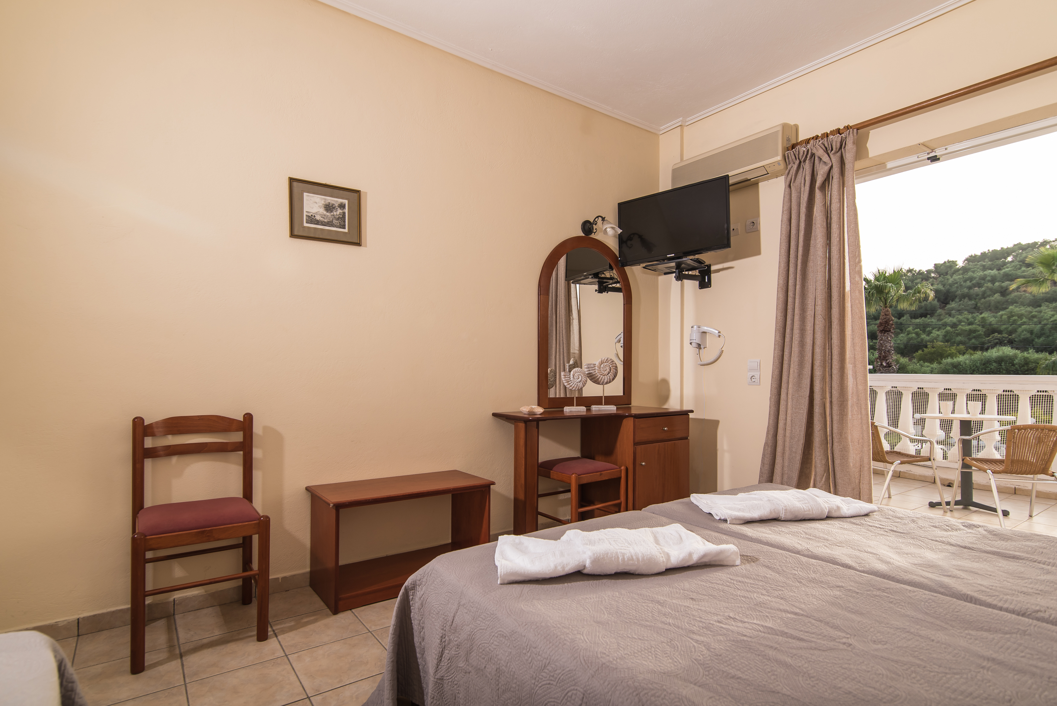 Petros Hotel 11/36