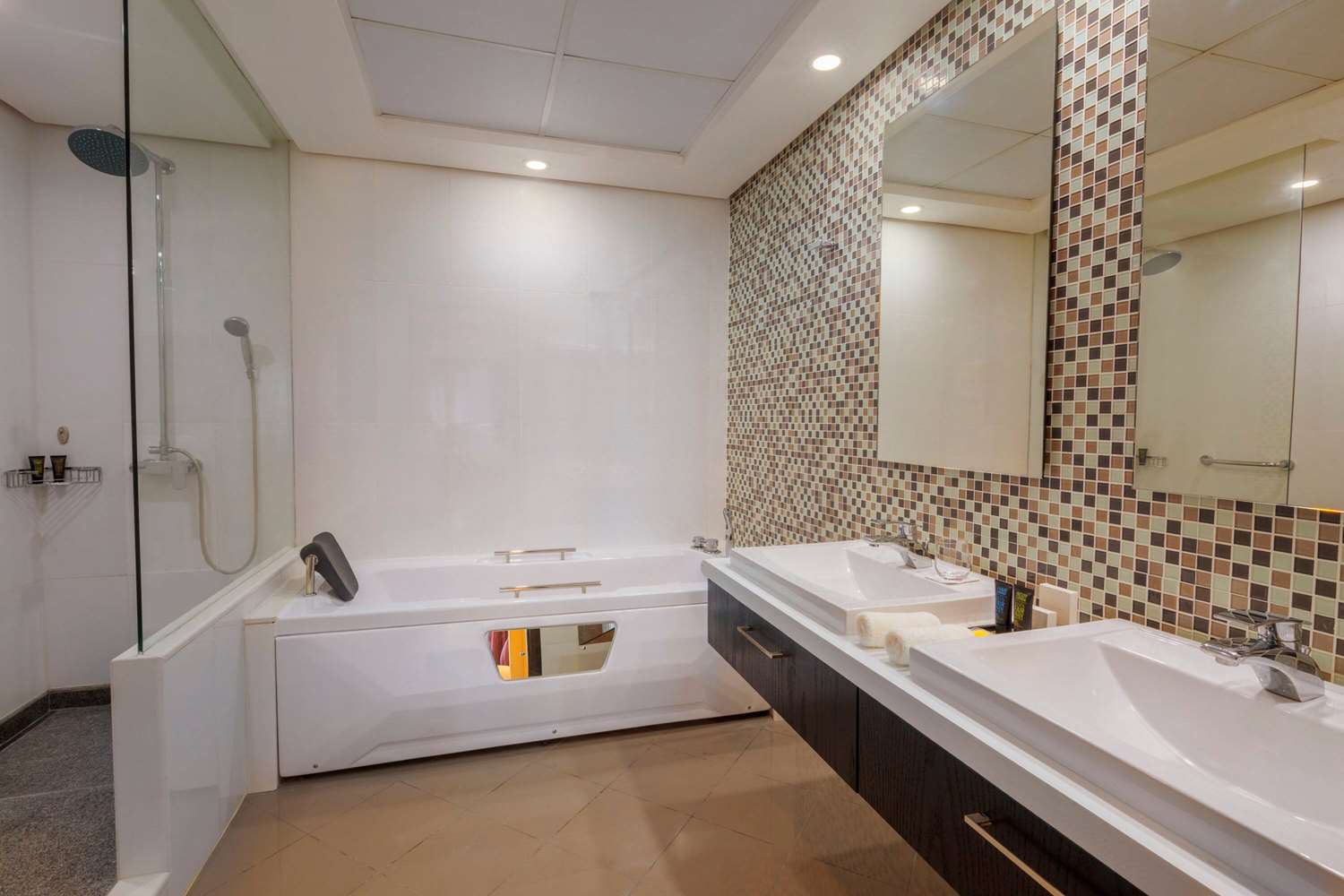 Ramada Hotel & Suites by Wyndham Amwaj Islands Manama 61/61