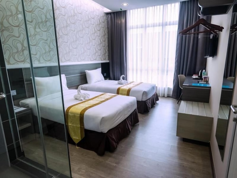 Indra Hotel 27/58