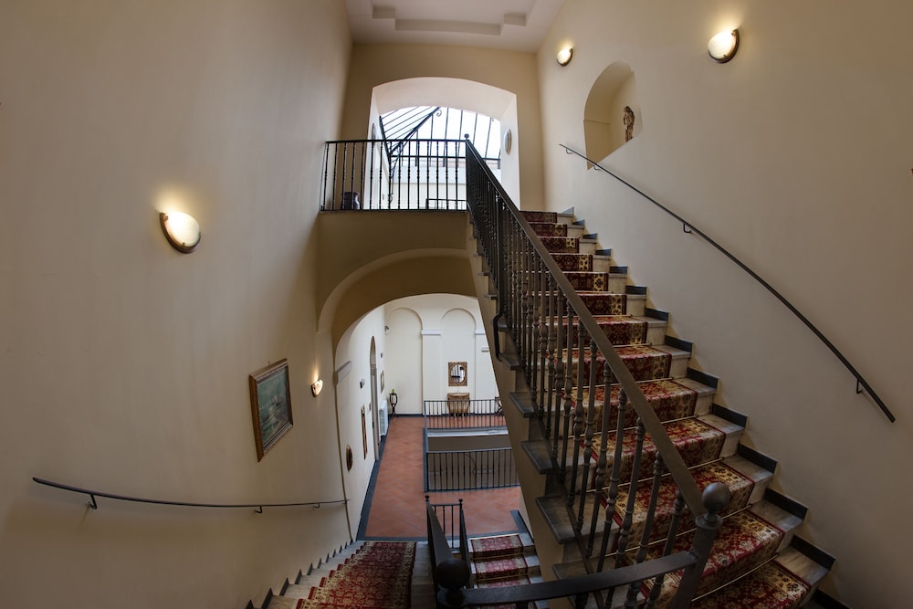 Grand Hotel Capodimonte 51/58