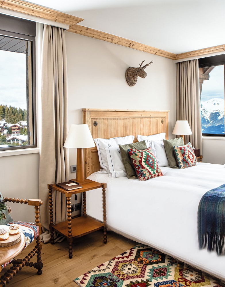 DELUXE, DOUBLE BED