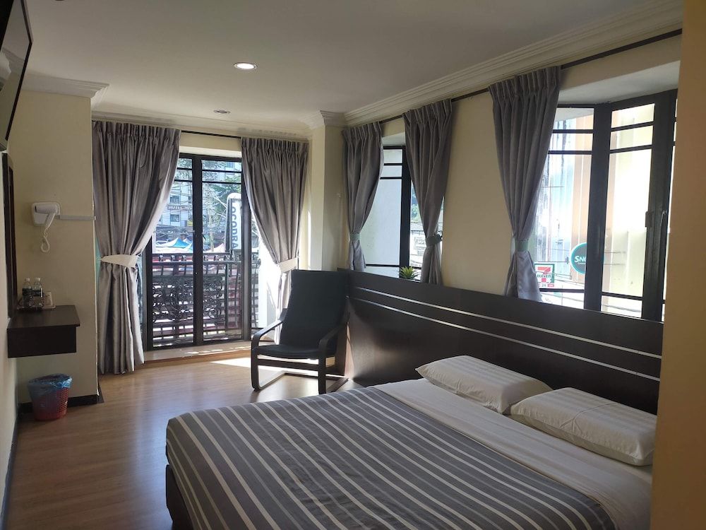 Hong Kong Hotel 27/70