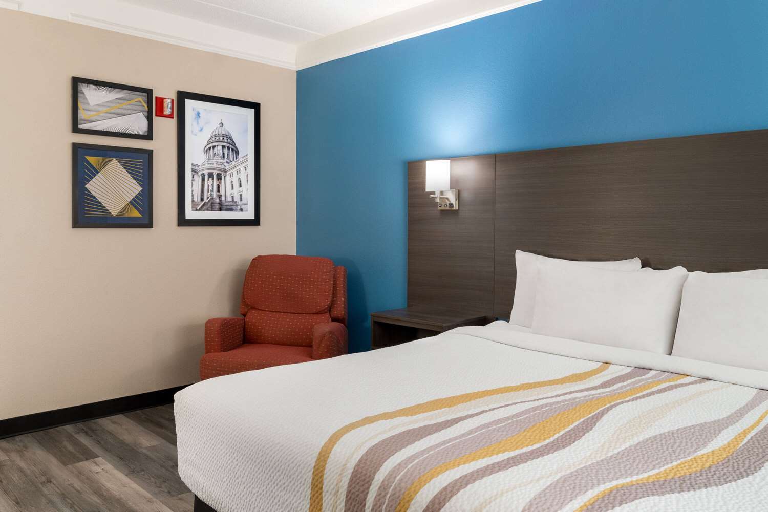 La Quinta Inn Suites Madison American Center 6/38
