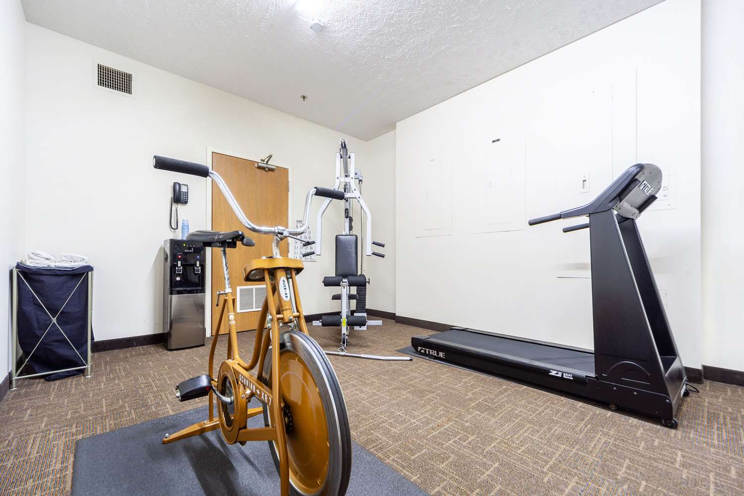 Quality Inn and Suites Omaha NE 19/34