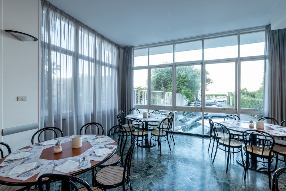 Real Park Hotel 33/37