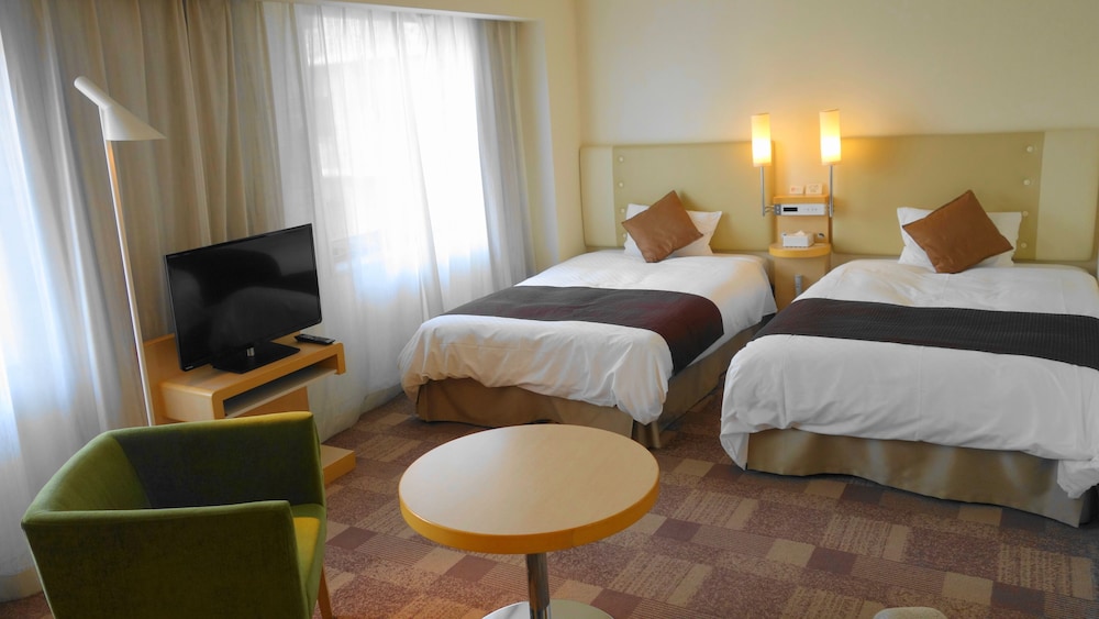 SUPERIOR, TWIN BEDS, CITY VIEW