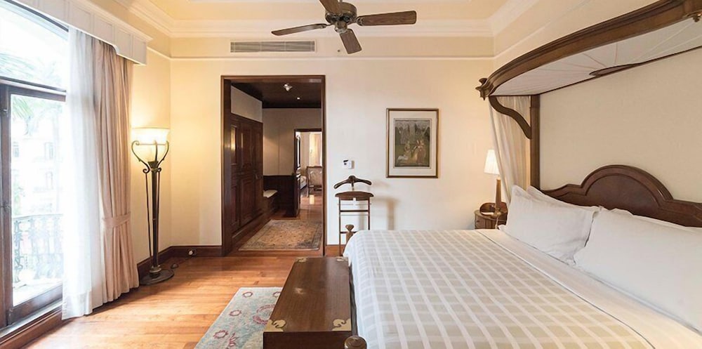 THE OBEROI GRAND 19/81