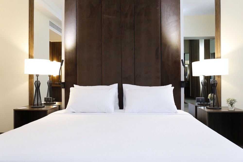 LOUIS' TAVERN HOTEL 20/53