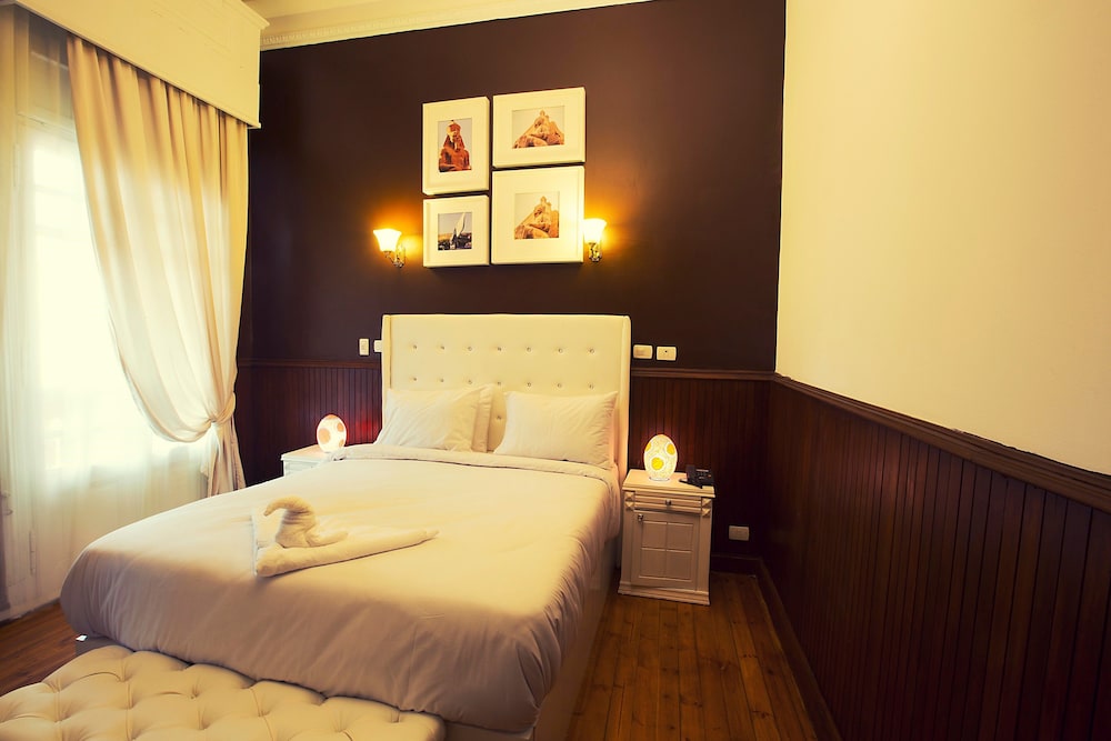 ELITE, DOUBLE BED, CITY VIEW