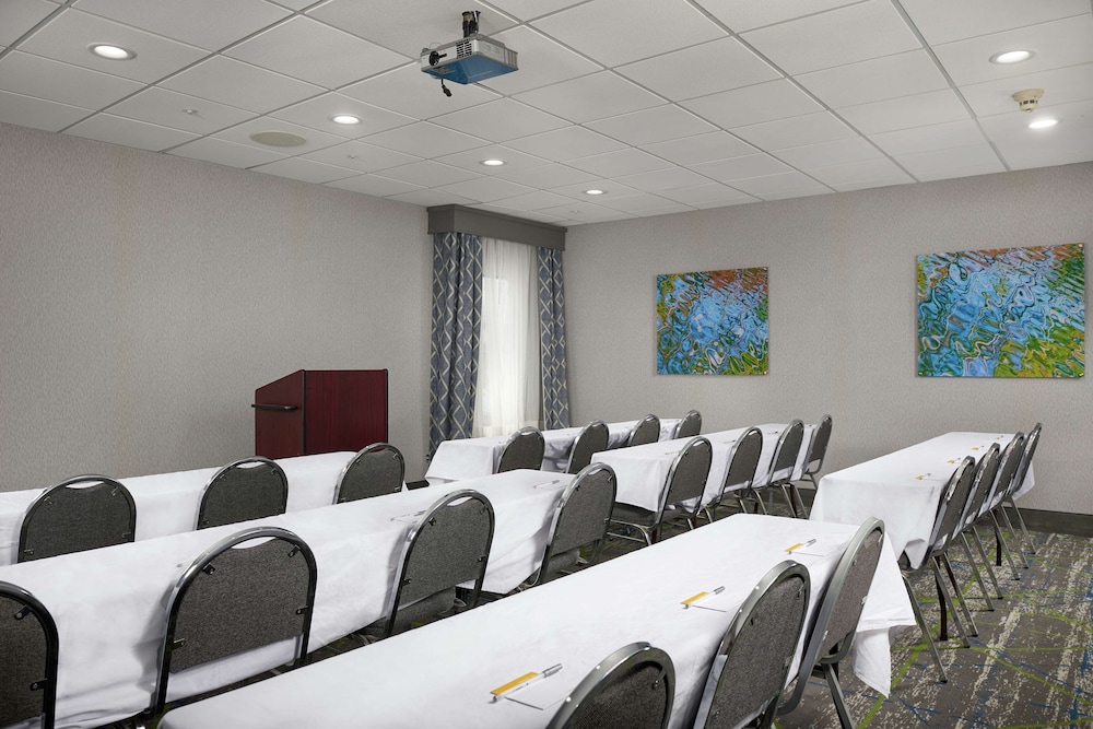 Hampton Inn Niagara Falls 28/28