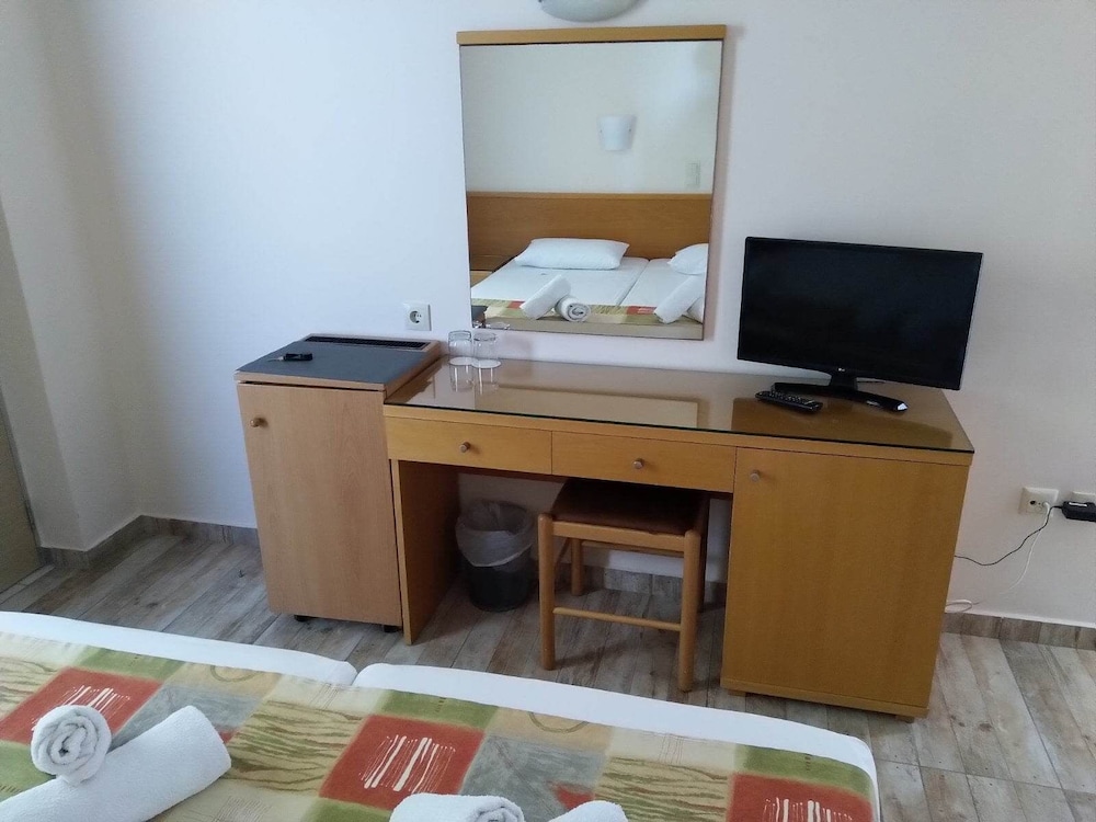 Nafsika Hotel 28/39