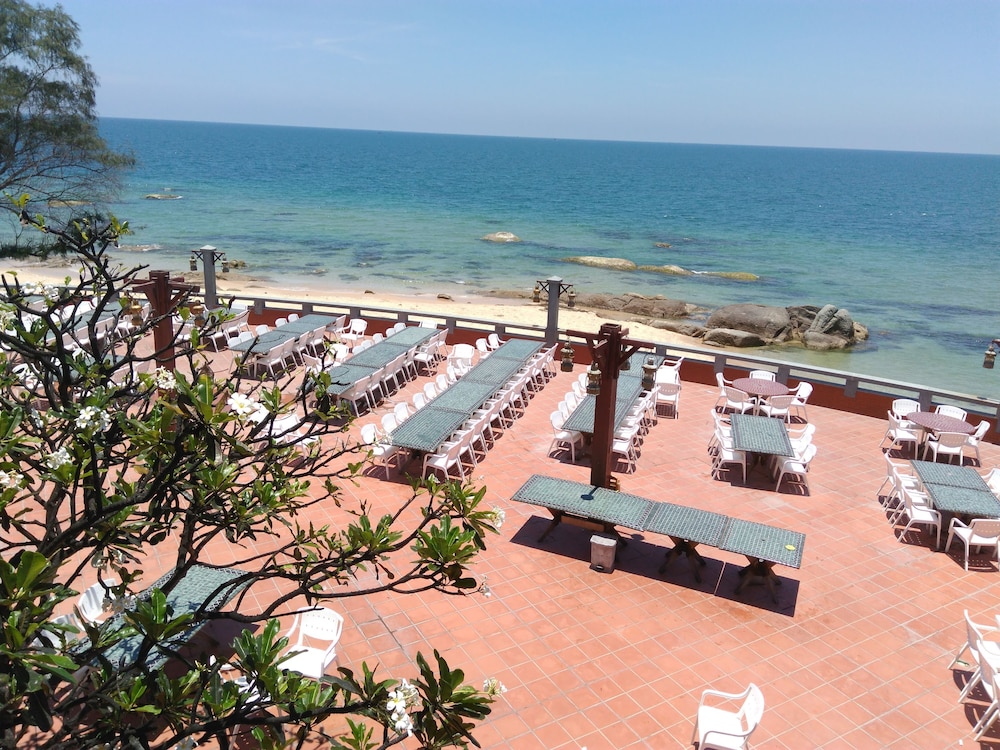 Sea Winds Resort 54/58