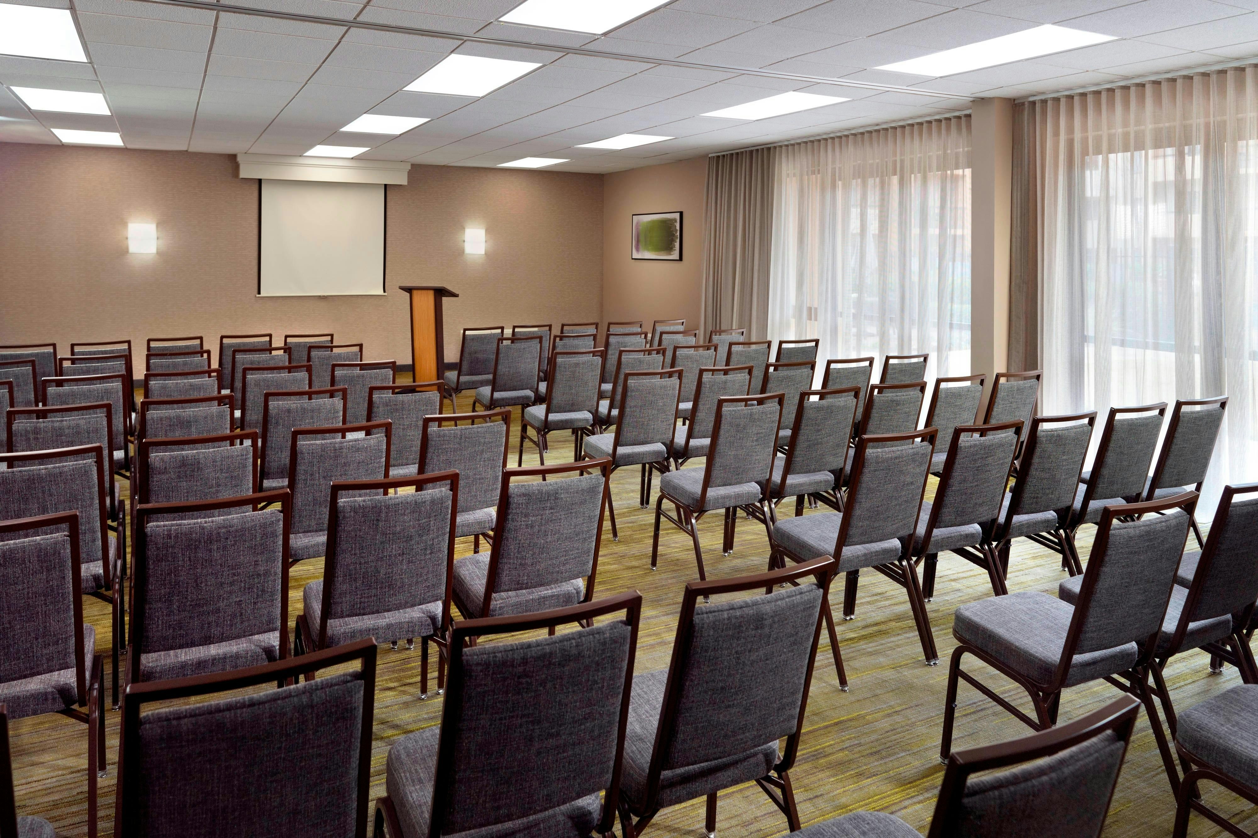 Courtyard By Marriott Atlanta Perimeter Center 7/9