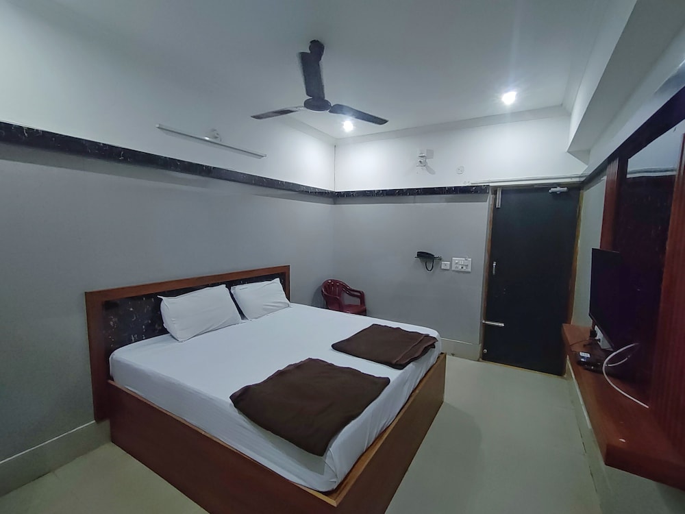 Hotel Govind Heights 12/40
