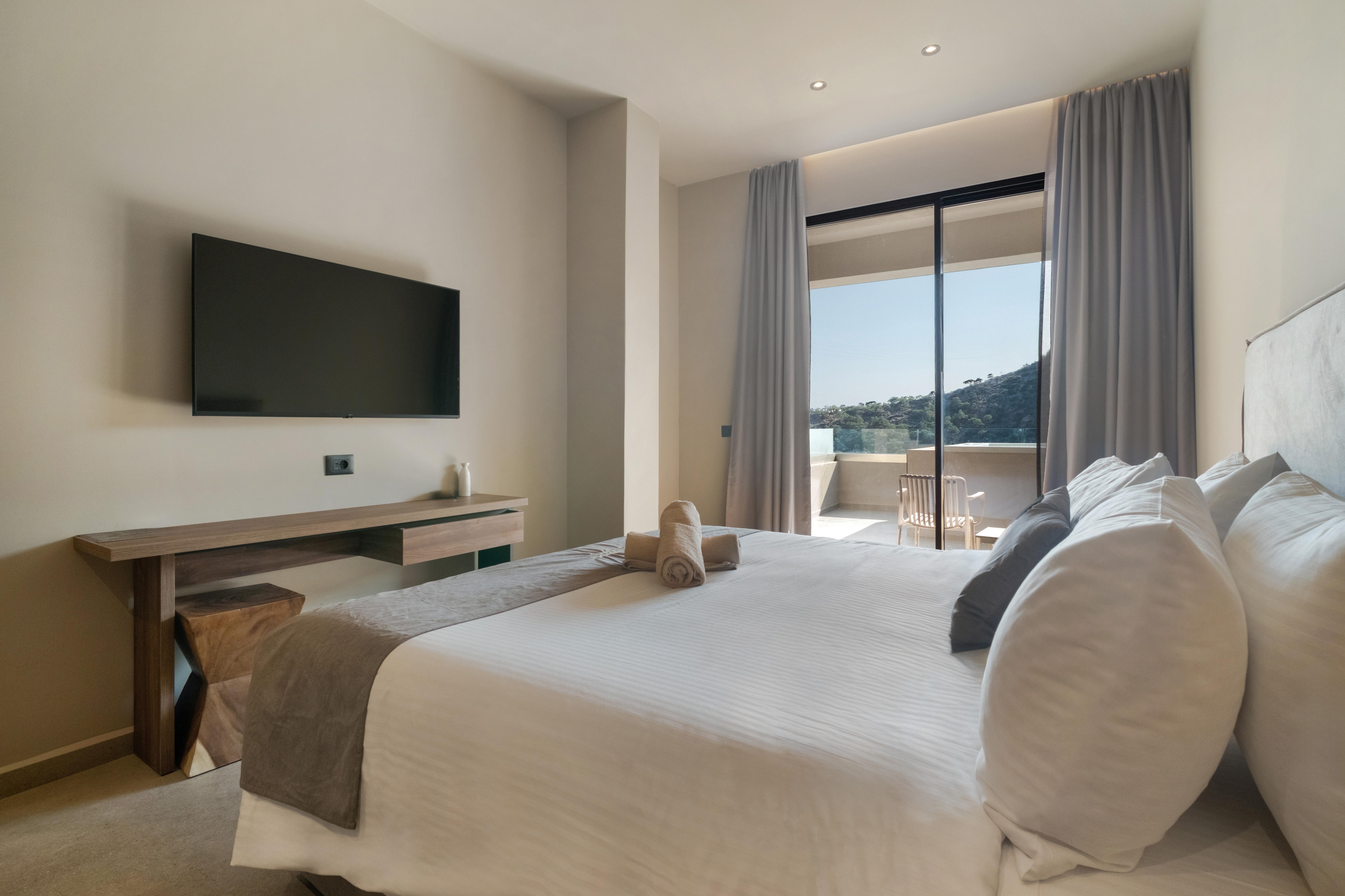 Superior, Double Bed, Side Sea View, Hot Tub