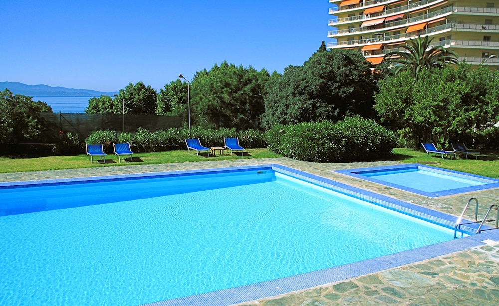 Sun Beach Hotel 17/50
