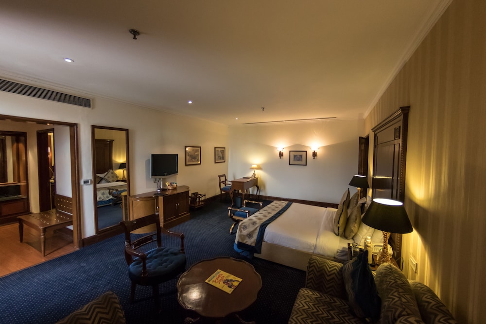 The Bristol Hotel 49/68