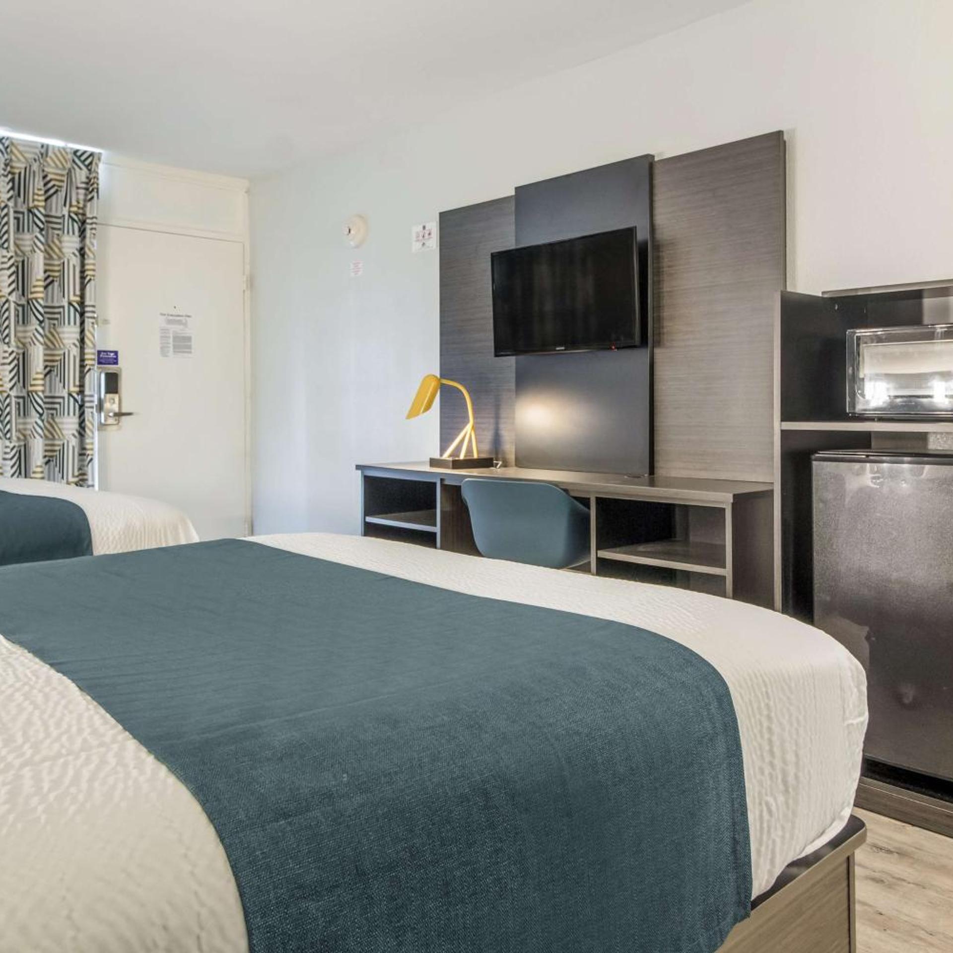 Motel6 Groves, TX 26/44