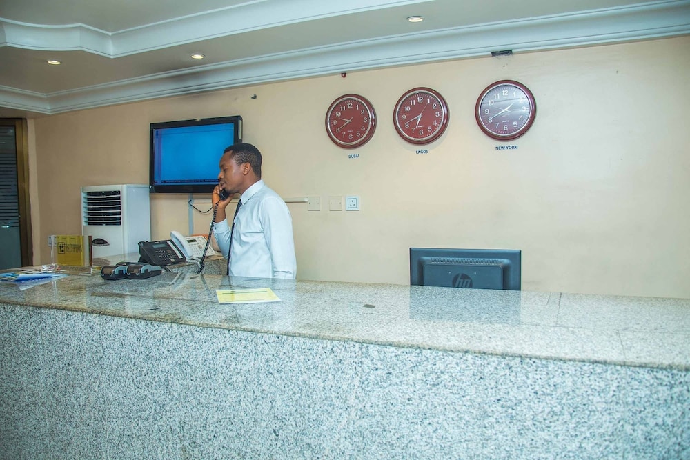 Royal Crest Hotel & Suites 10/50