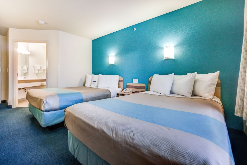 Days Inn by Wyndham Stony Plain 17/44