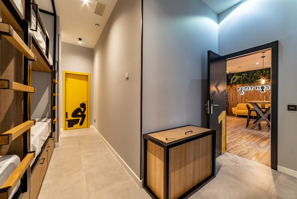 Petit Hostel 12/50