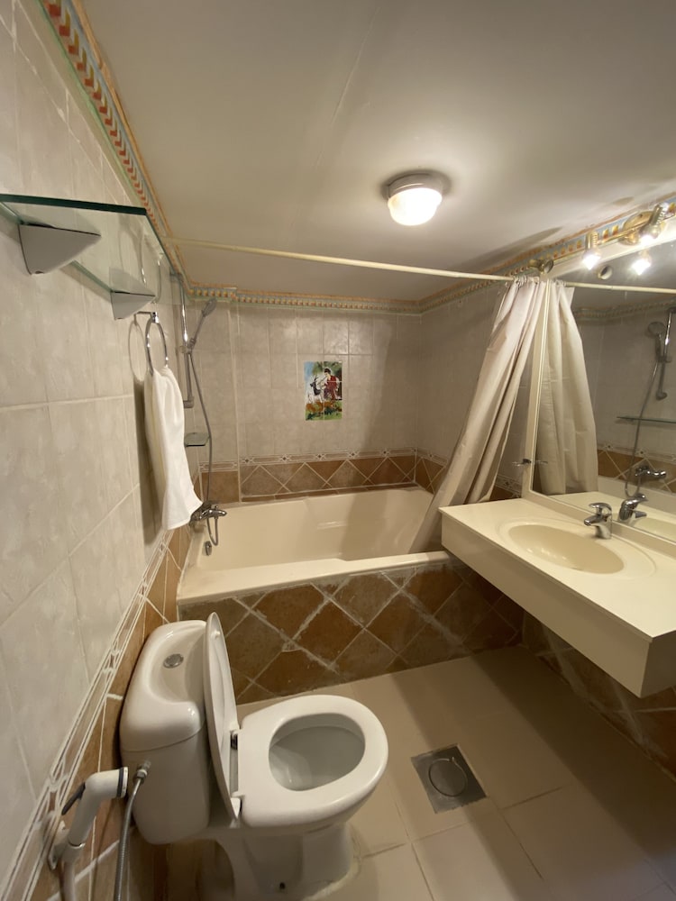 Kuwait Palace Hotel Apartment 33/66