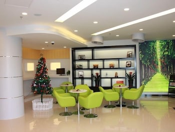 Vatica Hotel (Shanghai International Tourist Resort Huaxia East Road Metro Station) 18/21