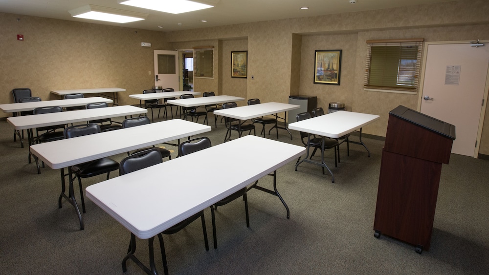 Candlewood Suites Joplin 28/35