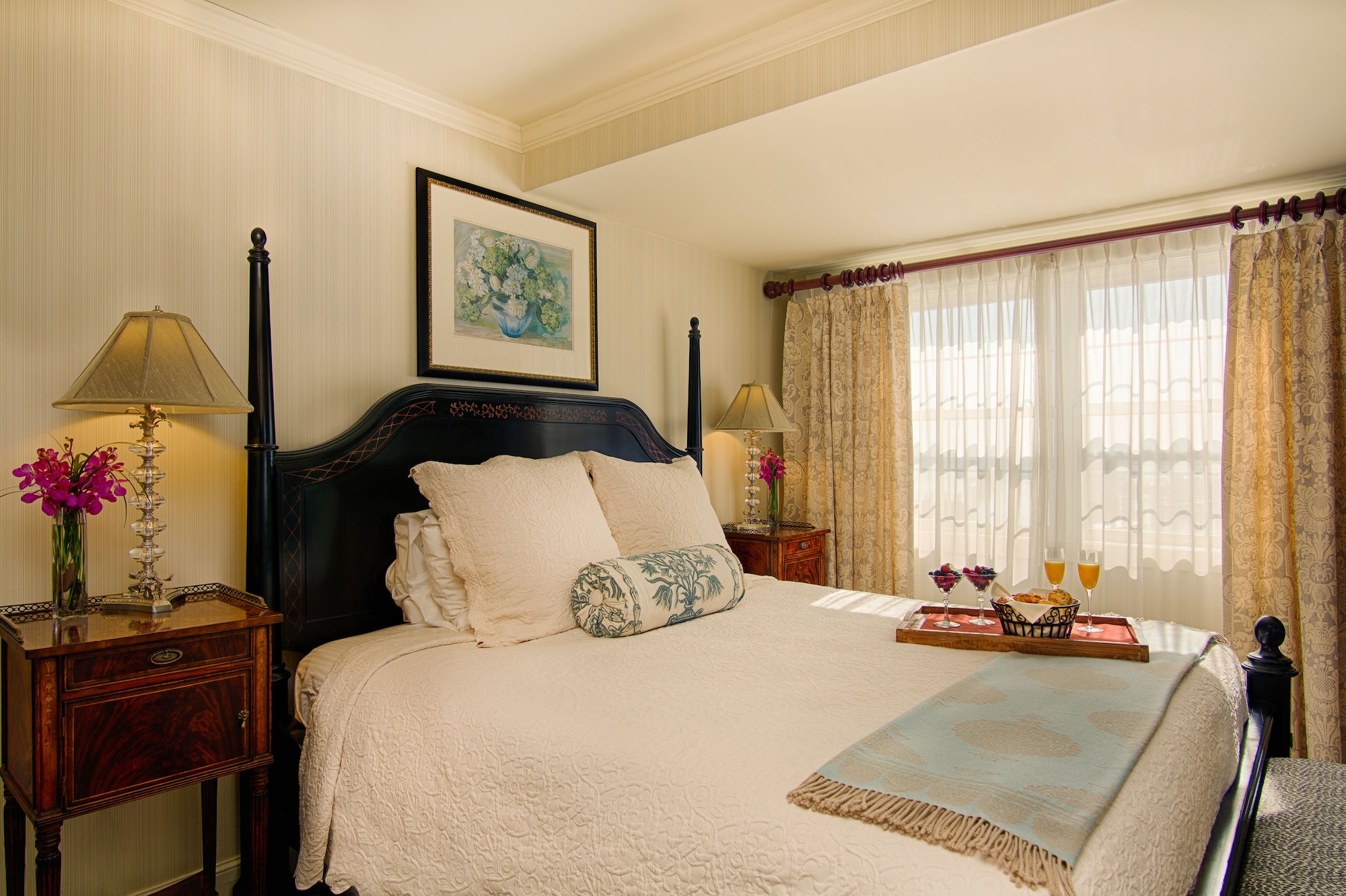 1 Bedroom, Suite, King Bed, Water View, Main Building