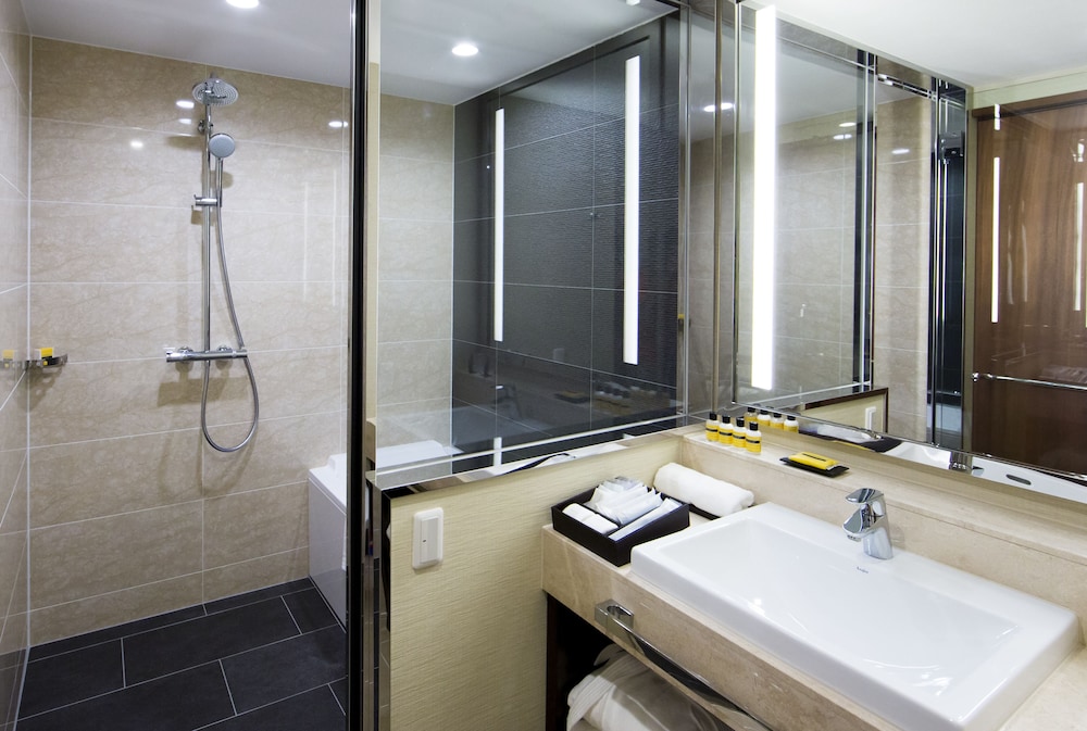 Hyatt Regency Naha, Okinawa 13/67
