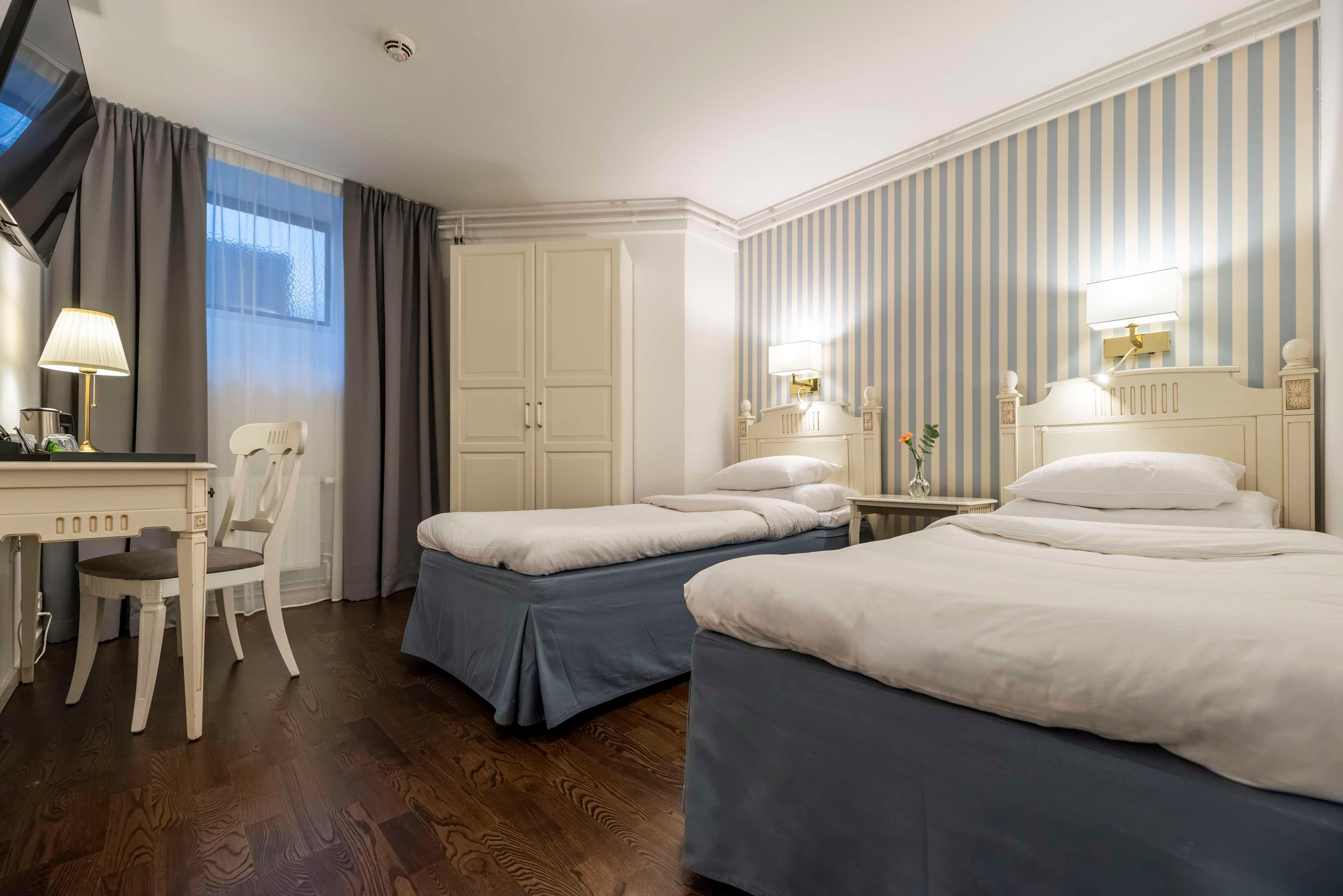 Inner, Twin Beds