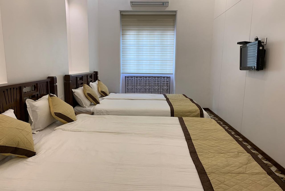 Carlton Hotel 14/44