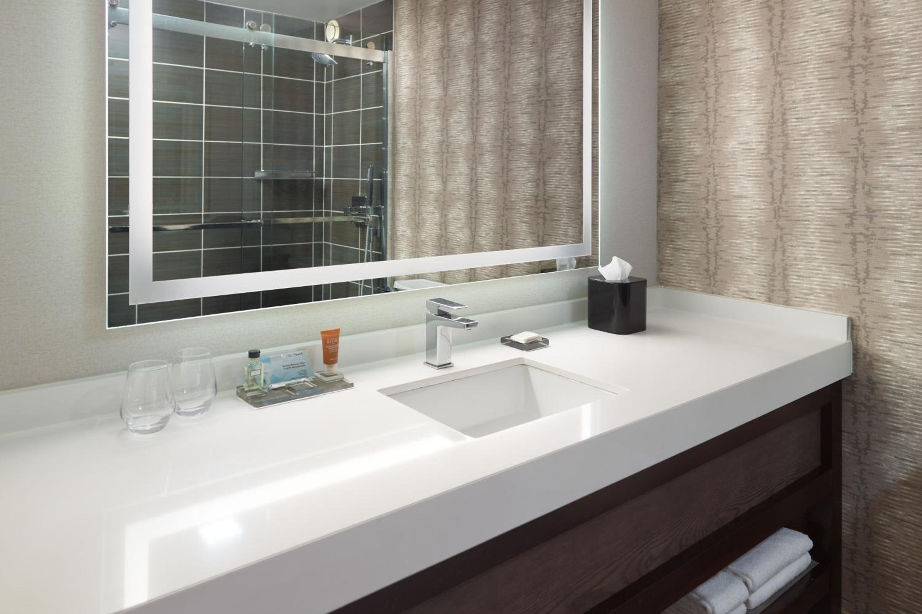 Room, King Bed, Large, Chattanooga Marriott Downtown 10/10