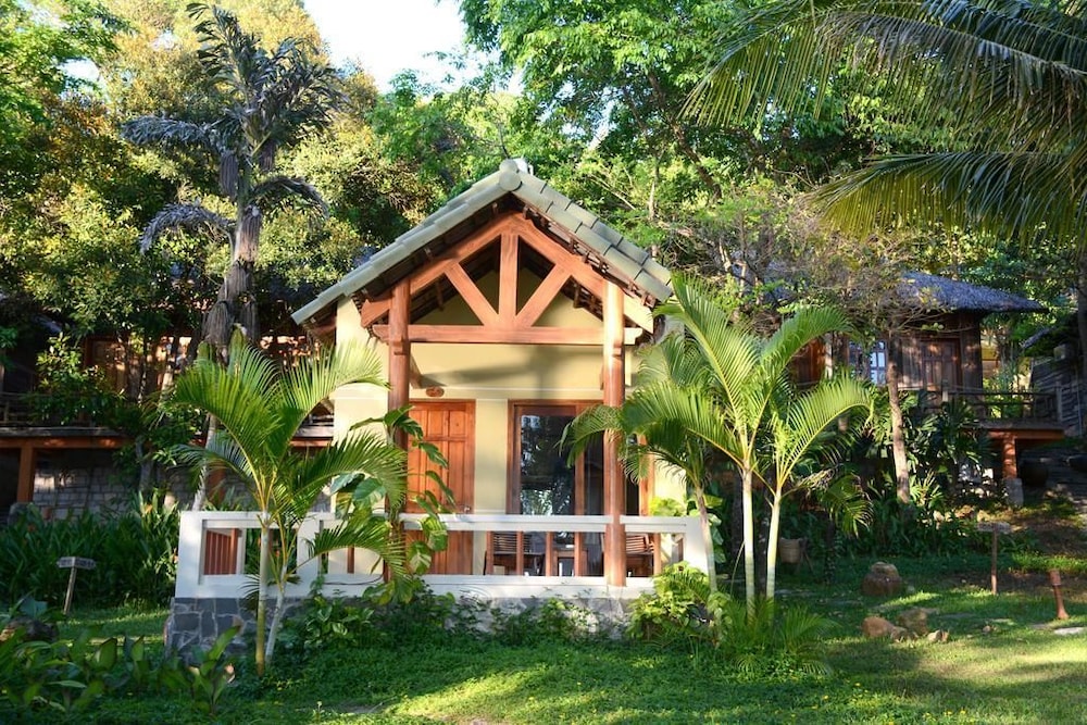 Ancarine Beach Resort 4/72