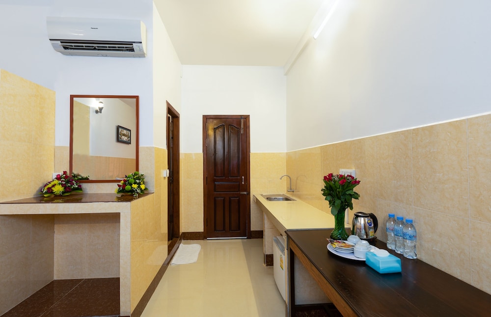 Botoum Hostel 33/33
