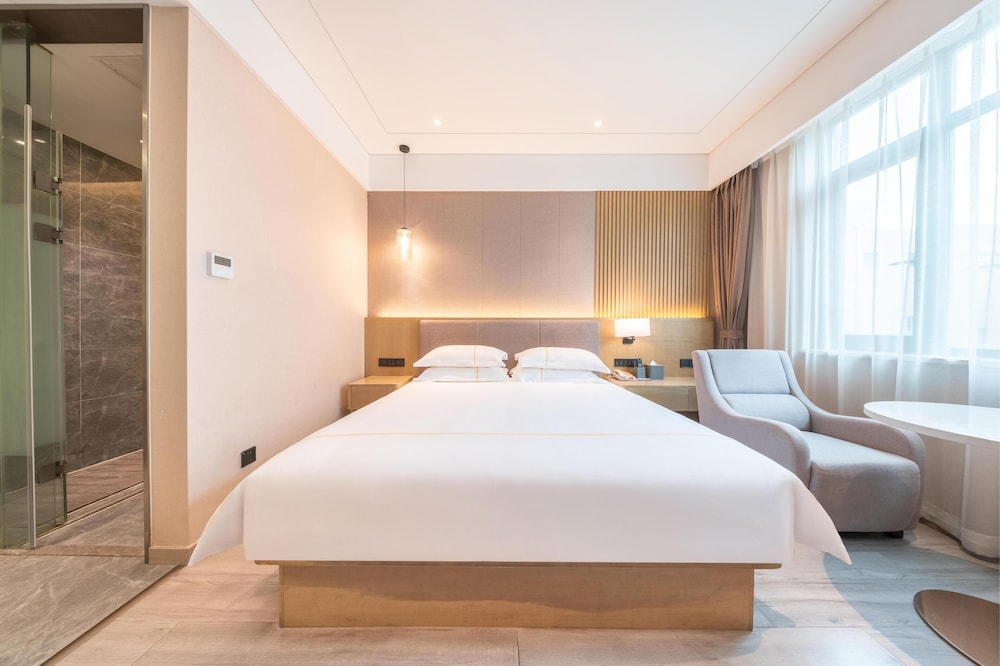 Deluxe, Queen Bed