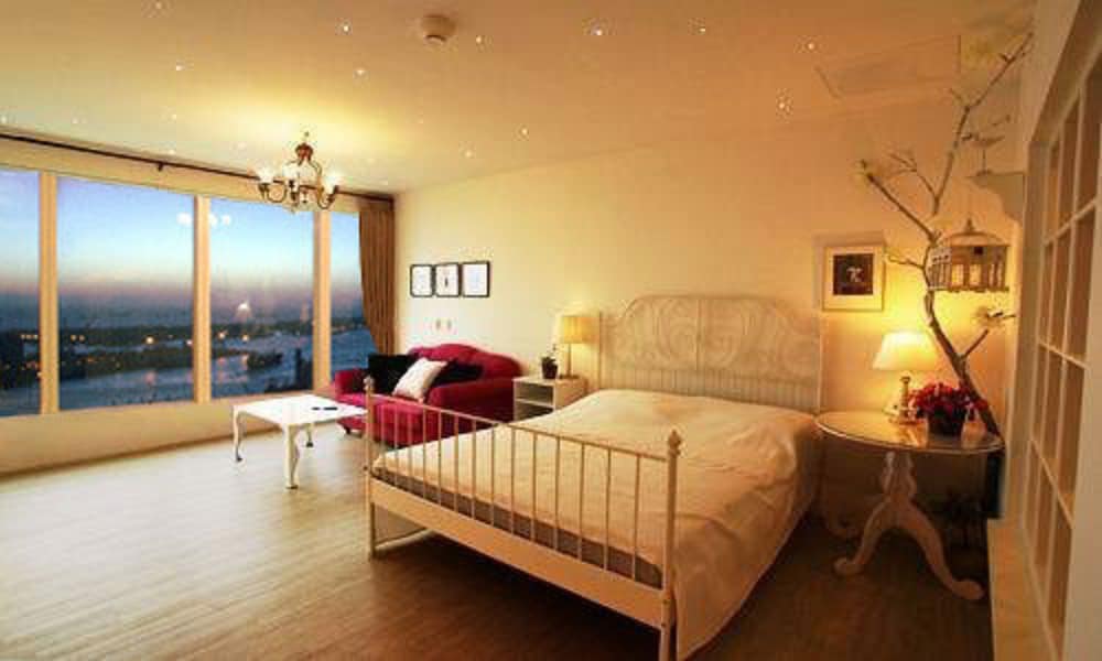 85 Cape Suites 33/74